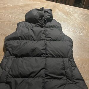 Athleta puffer vest Size Small mint condition